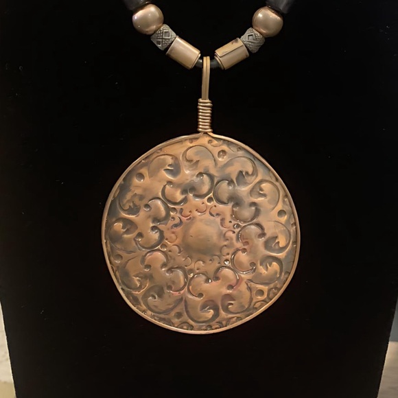 Artisan crafted necklace - Picture 3 of 8